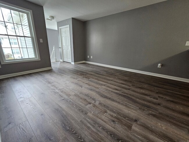 136 Meridian St, Unit 110 in Groton, CT - Building Photo - Building Photo