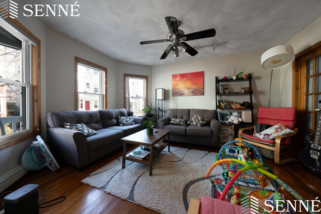 16 Speridakis Ter, Unit 1 in Cambridge, MA - Foto de edificio - Building Photo