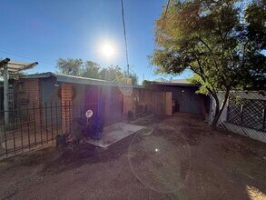 2555 E Fort Lowell Rd in Tucson, AZ - Building Photo - Building Photo