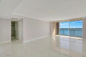 5200 N Flagler Dr in West Palm Beach, FL - Building Photo - Building Photo