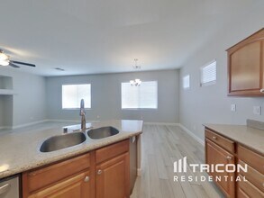 10753 Tuckermans Ave in Las Vegas, NV - Building Photo - Building Photo