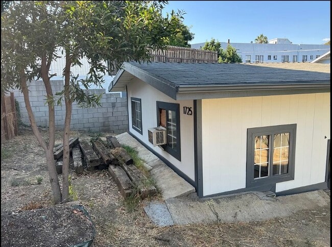 1725 Kent St in Los Angeles, CA - Building Photo - Building Photo