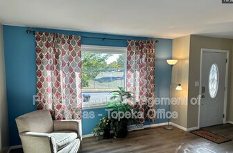 5216 SW 33rd St in Topeka, KS - Building Photo - Building Photo