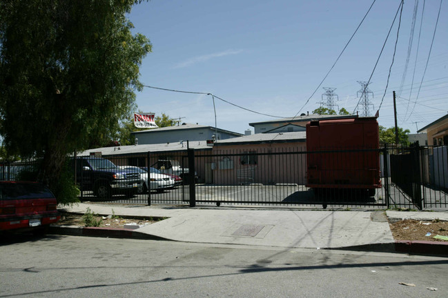 11964-11966 Runnymede St in North Hollywood, CA - Building Photo - Building Photo