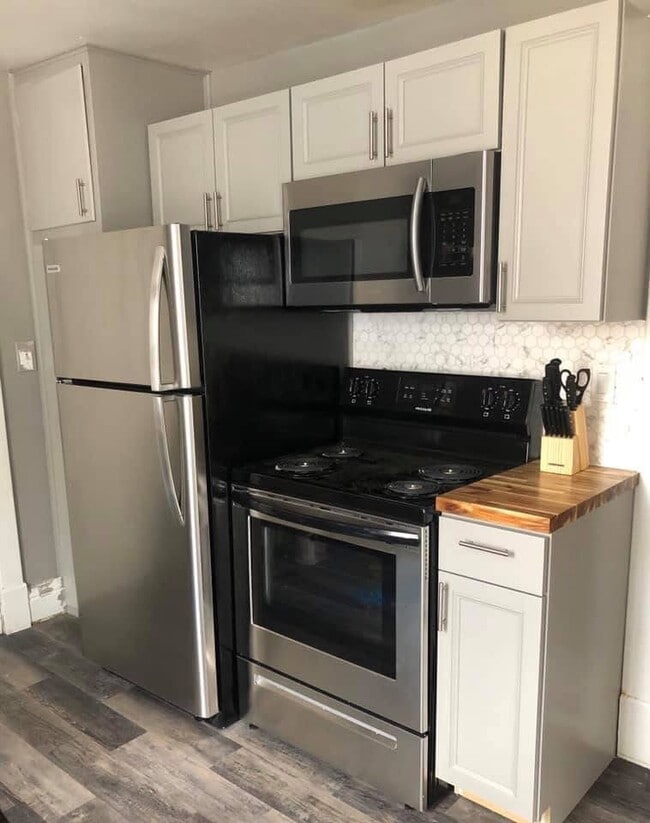 137 W Michigan St, Unit 2 in Marquette, MI - Foto de edificio - Building Photo