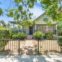 503-505 Rose Ave in Long Beach, CA - Building Photo