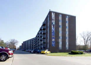 College Towers in Kent, OH - Building Photo - Building Photo