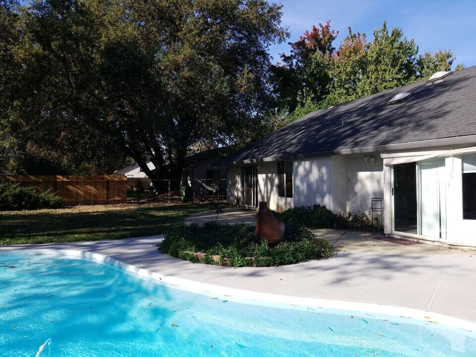 3257 Seedling Dr in Redding, CA - Building Photo