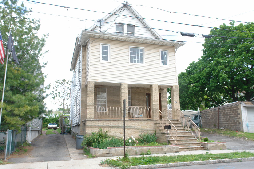 212 Patterson St in Perth Amboy, NJ - Building Photo