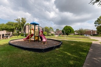 8486 Ariel St in Houston, TX - Building Photo - Building Photo