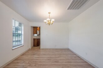 6402 W Montgomery Rd in Houston, TX - Building Photo - Building Photo