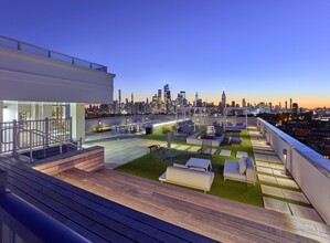 7 Seventy House in Hoboken, NJ - Foto de edificio - Building Photo