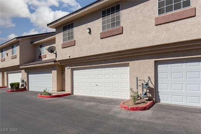 property at 1021 Dusty Creek St