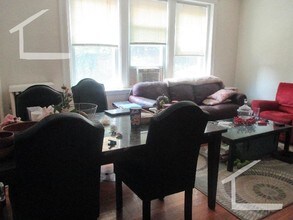 726 Washington St in Brookline, MA - Foto de edificio - Building Photo