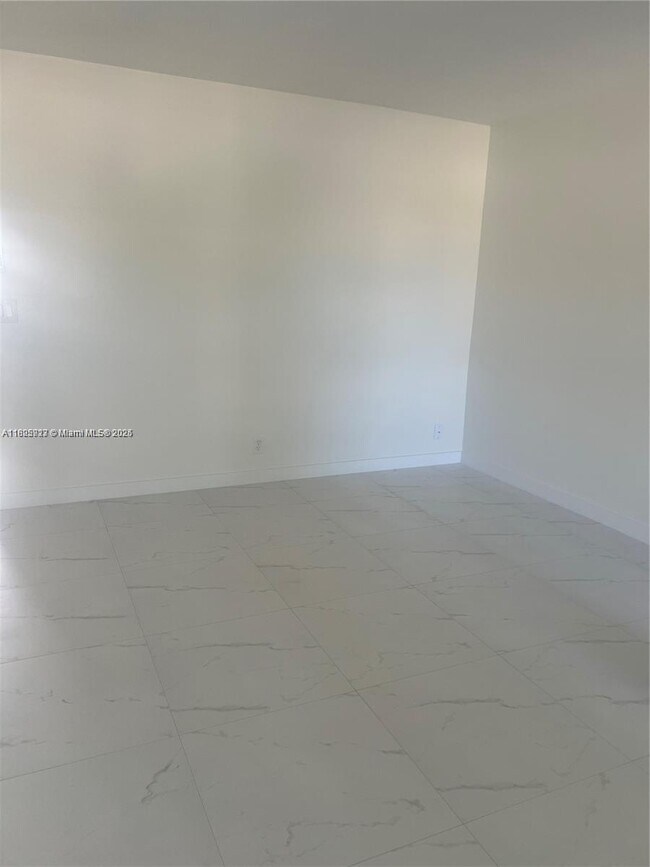 722 NE 8th St in Hallandale Beach, FL - Building Photo - Building Photo