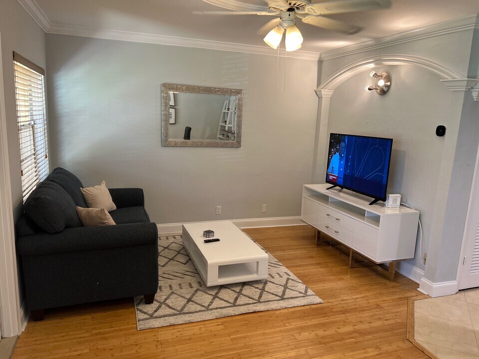 901 NE 3rd St in Fort Lauderdale, FL - Building Photo