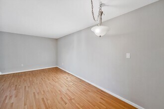 704 S Arlington Mill Dr in Arlington, VA - Building Photo - Building Photo