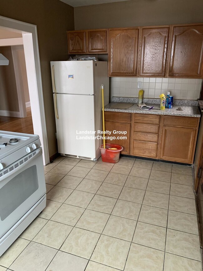 3705 W Byron St in Chicago, IL - Building Photo - Building Photo