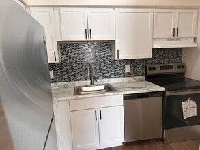 590 Parkview Dr in Detroit, MI - Foto de edificio - Building Photo