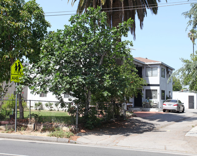 7537 Haskell Ave in Van Nuys, CA - Building Photo - Building Photo