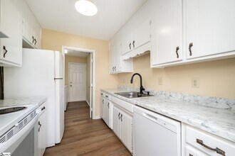 14 Oakwood Dr in Greenville, SC - Building Photo - Building Photo