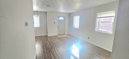 1812 Shady Crest St in Decatur, IL - Building Photo - Building Photo