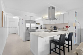 240 Galen Dr in Key Biscayne, FL - Building Photo - Building Photo