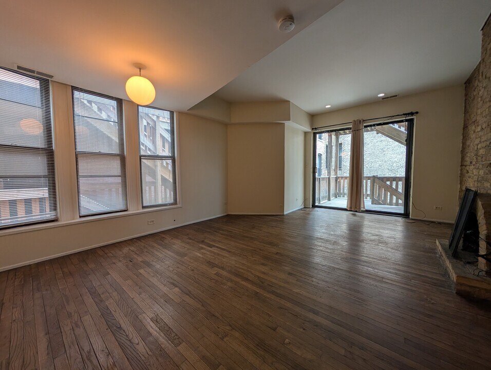 600 W Surf St, Unit 3 in Chicago, IL - Building Photo