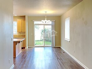 1292 Alpine Lakes St SE in Salem, OR - Foto de edificio - Building Photo