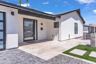 8430 E Fairmount Ave in Scottsdale, AZ - Foto de edificio - Building Photo