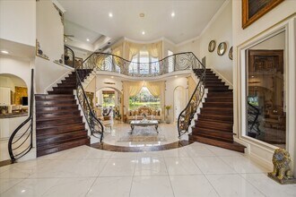 14 Lake Mist Ct in Sugar Land, TX - Building Photo - Building Photo