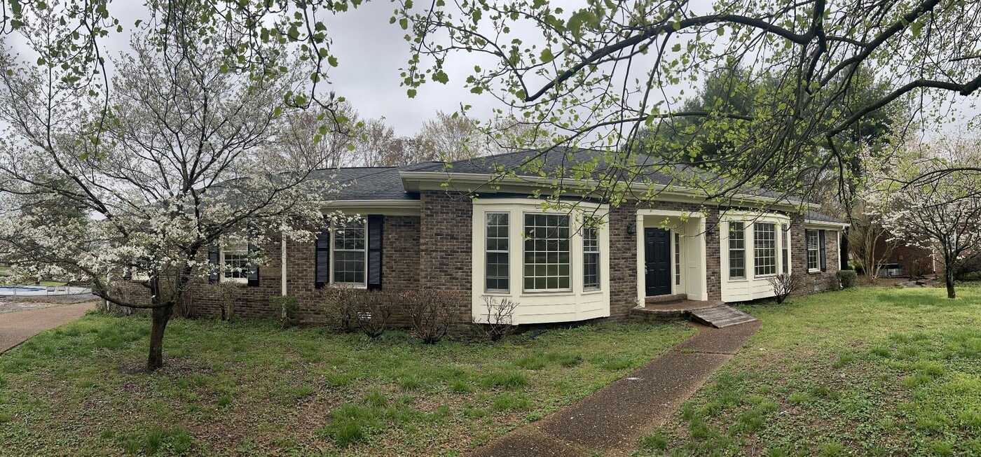 3004 Grassland Meadows Ct in Gallatin, TN - Building Photo