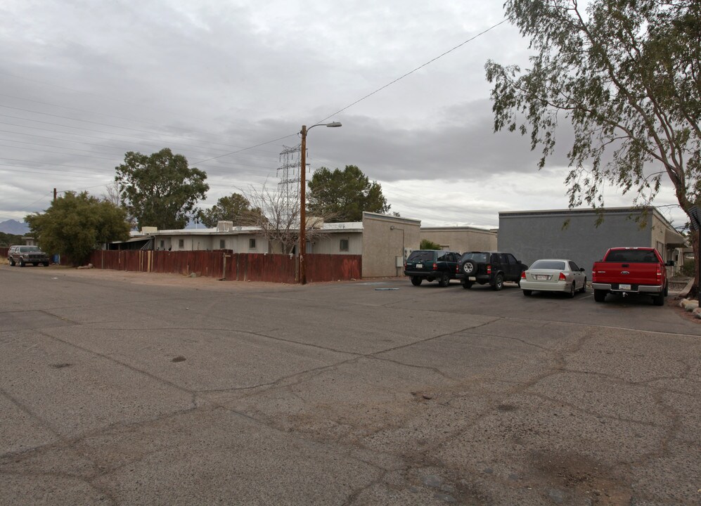 Drexel Gardens in Tucson, AZ - Building Photo