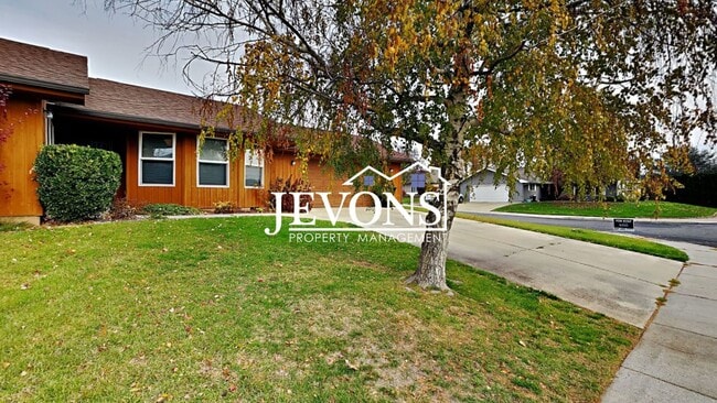 5607 Bristol Way in Yakima, WA - Building Photo - Building Photo