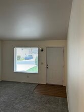 4210 Nola Loop Rd in Yakima, WA - Foto de edificio - Building Photo