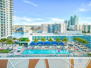 4010 S Ocean Dr in Hollywood, FL - Building Photo - Building Photo