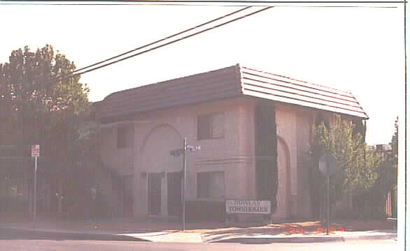 Park Vista Apartments in Palmdale, CA - Building Photo - Building Photo