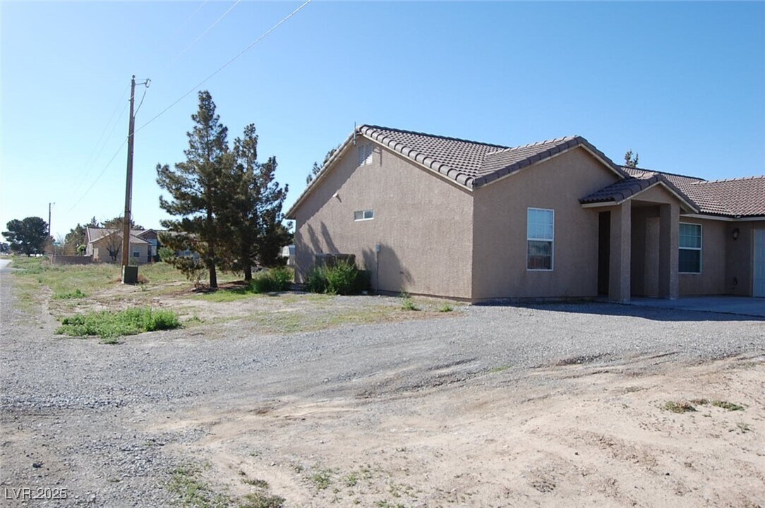1601 Zelzah Ave in Pahrump, NV - Building Photo