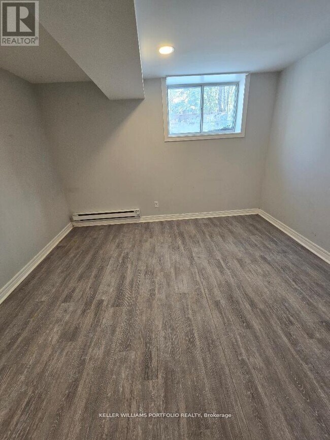 223 Fairview Ave in Toronto, ON - Building Photo - Building Photo