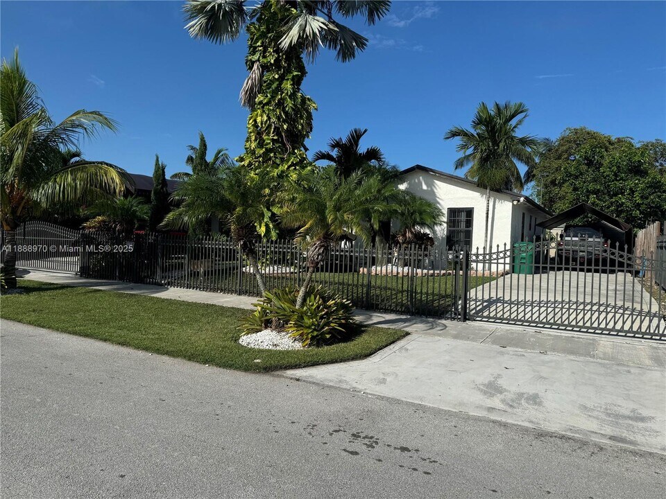 26553 SW 125th Ct in Homestead, FL - Building Photo