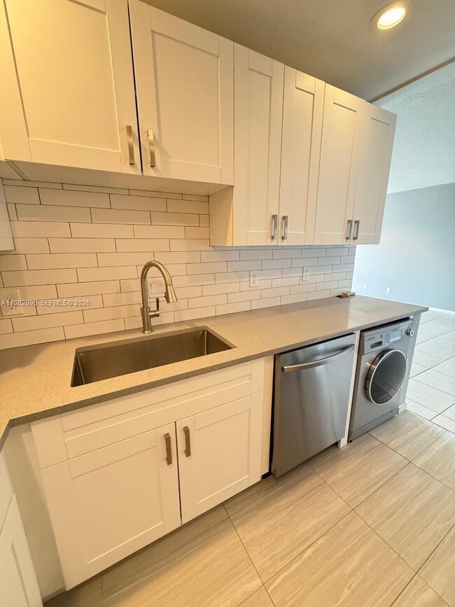 2261 NE 67th St in Fort Lauderdale, FL - Building Photo - Building Photo