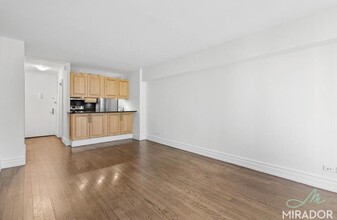 145 W 67th St in New York, NY - Building Photo - Building Photo