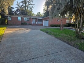 2232 Ribault Scenic Dr in Jacksonville, FL - Building Photo