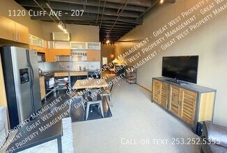 1120 E Cliff Ave in Tacoma, WA - Foto de edificio - Building Photo