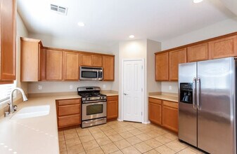 2373 Rue Royale St in Henderson, NV - Foto de edificio - Building Photo