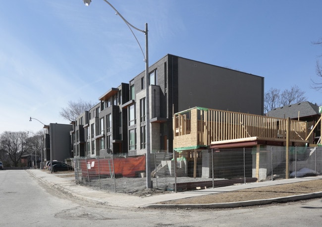 42 Edgewood Ave