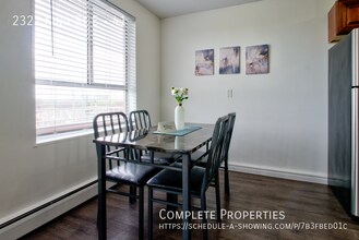 2322 King St E in Hamilton, ON - Building Photo - Building Photo
