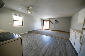 125/127 Sycamore St-Unit -127 in Baraboo, WI - Building Photo - Building Photo