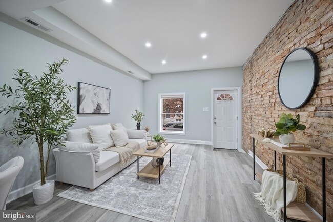 328 S Macon St. in Baltimore, MD - Foto de edificio - Building Photo