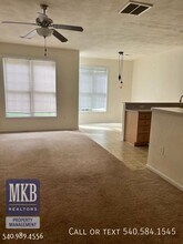 8705 Little Hoop Rd in Hollins, VA - Building Photo - Building Photo